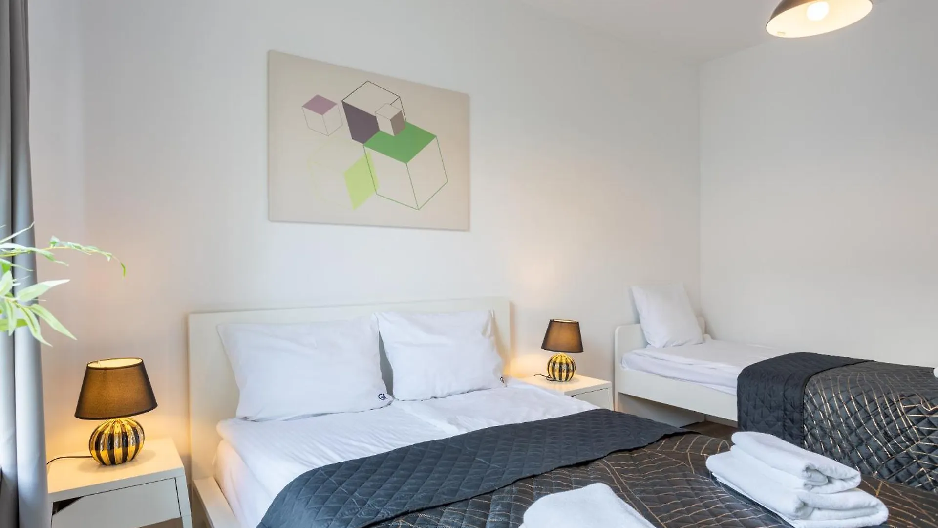 Golden Apartments Warsaw - Big And Bright Stylish Apartments - City Center - Pereca