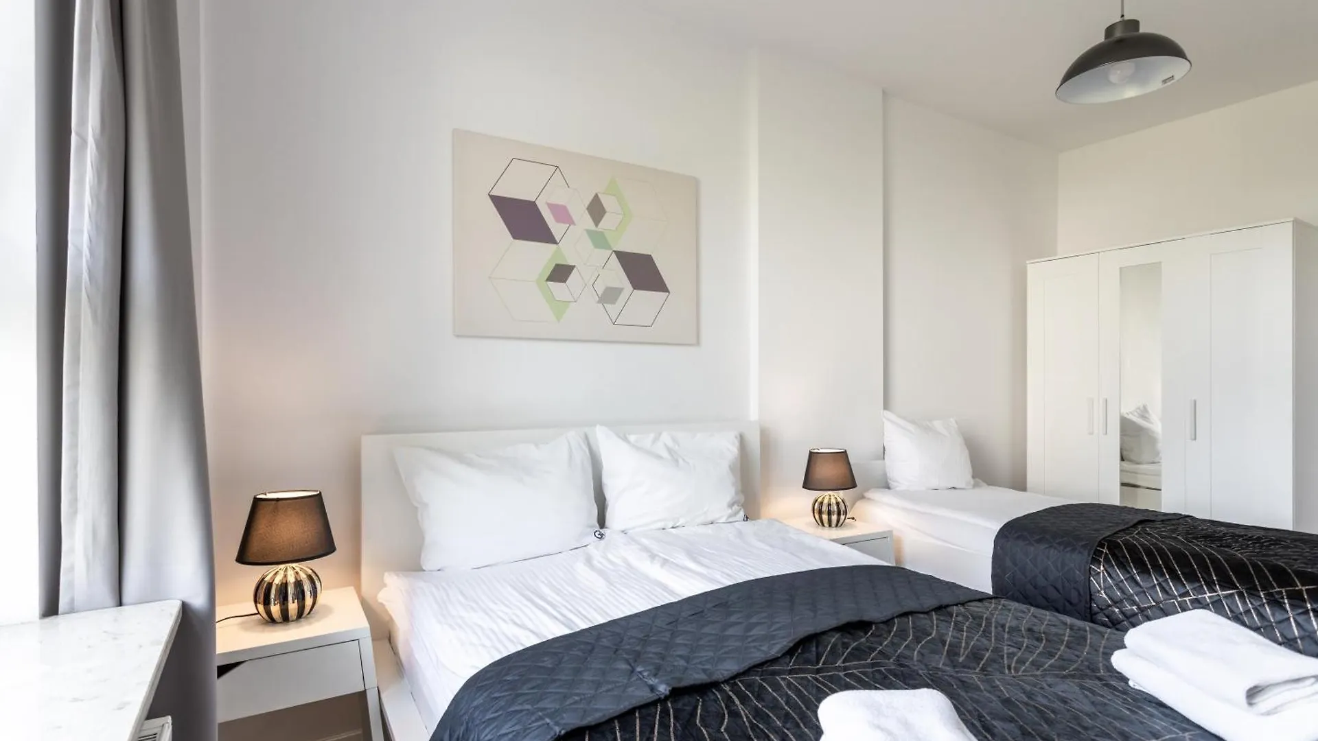 Golden Apartments Warsaw - Big And Bright Stylish Apartments - City Center - Pereca 0*,