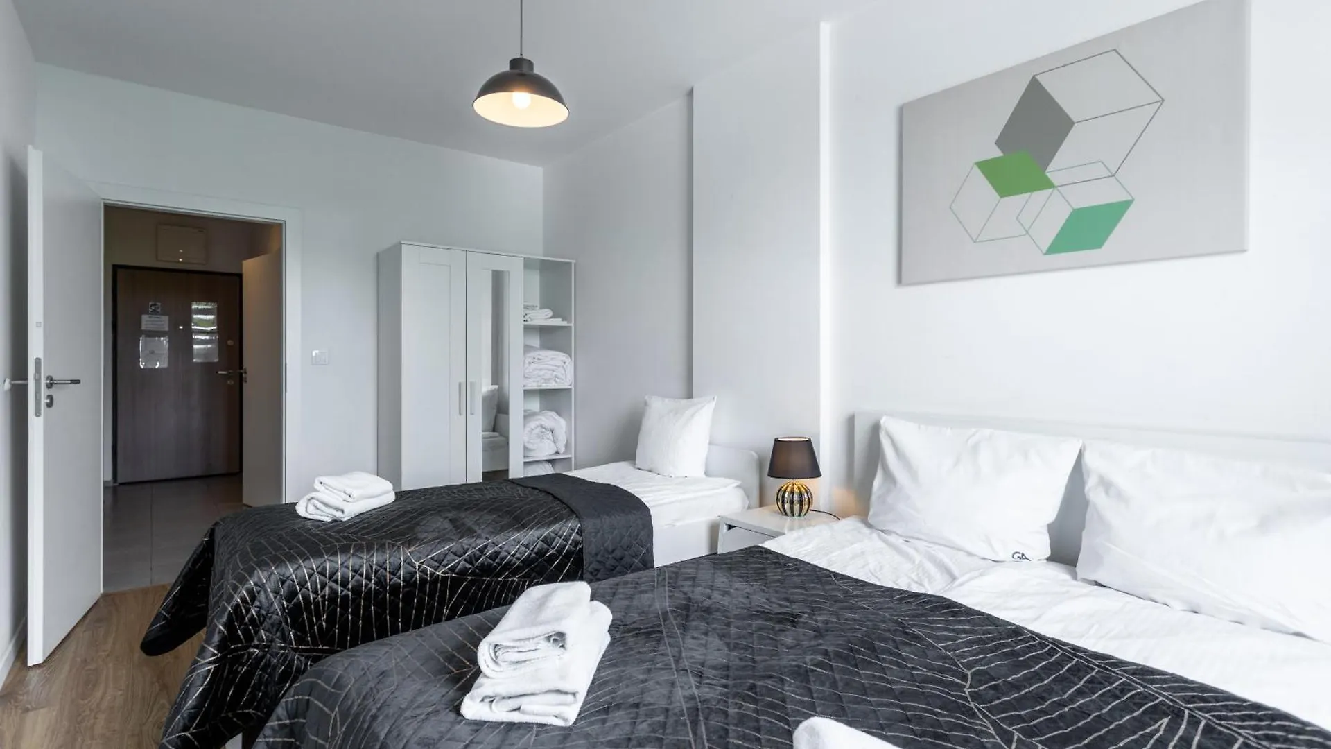 Golden Apartments Warsaw - Big And Bright Stylish Apartments - City Center - Pereca