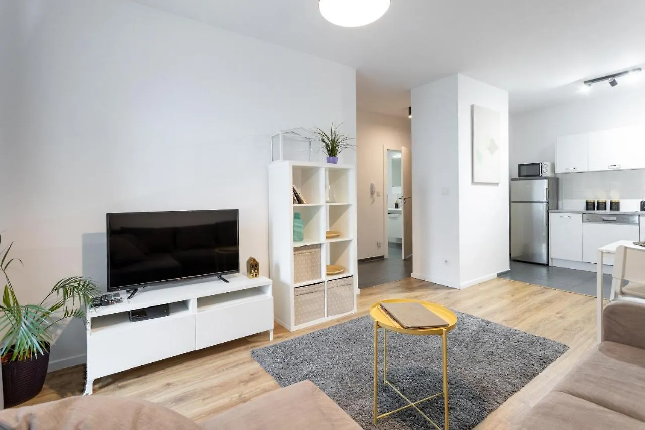 Golden Apartments Warsaw - Big And Bright Stylish Apartments - City Center - Pereca 0*,