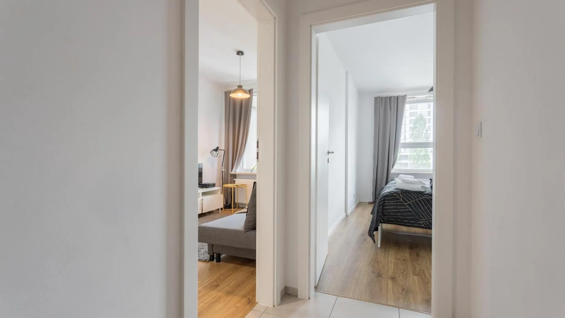 Golden Apartments Warsaw - Big And Bright Stylish Apartments - City Center - Pereca