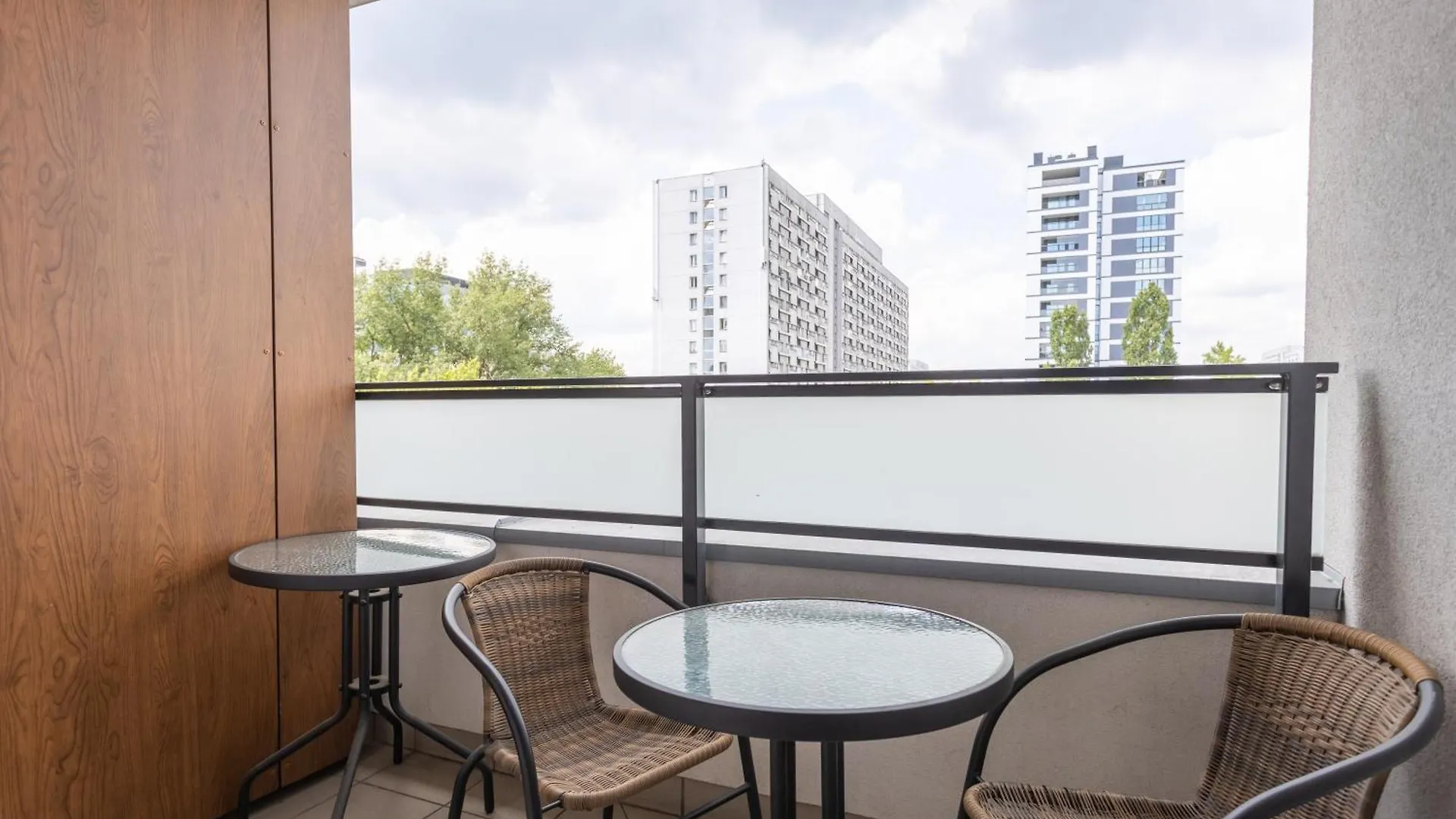 Golden Apartments Warsaw - Big And Bright Stylish Apartments - City Center - Pereca 0*,