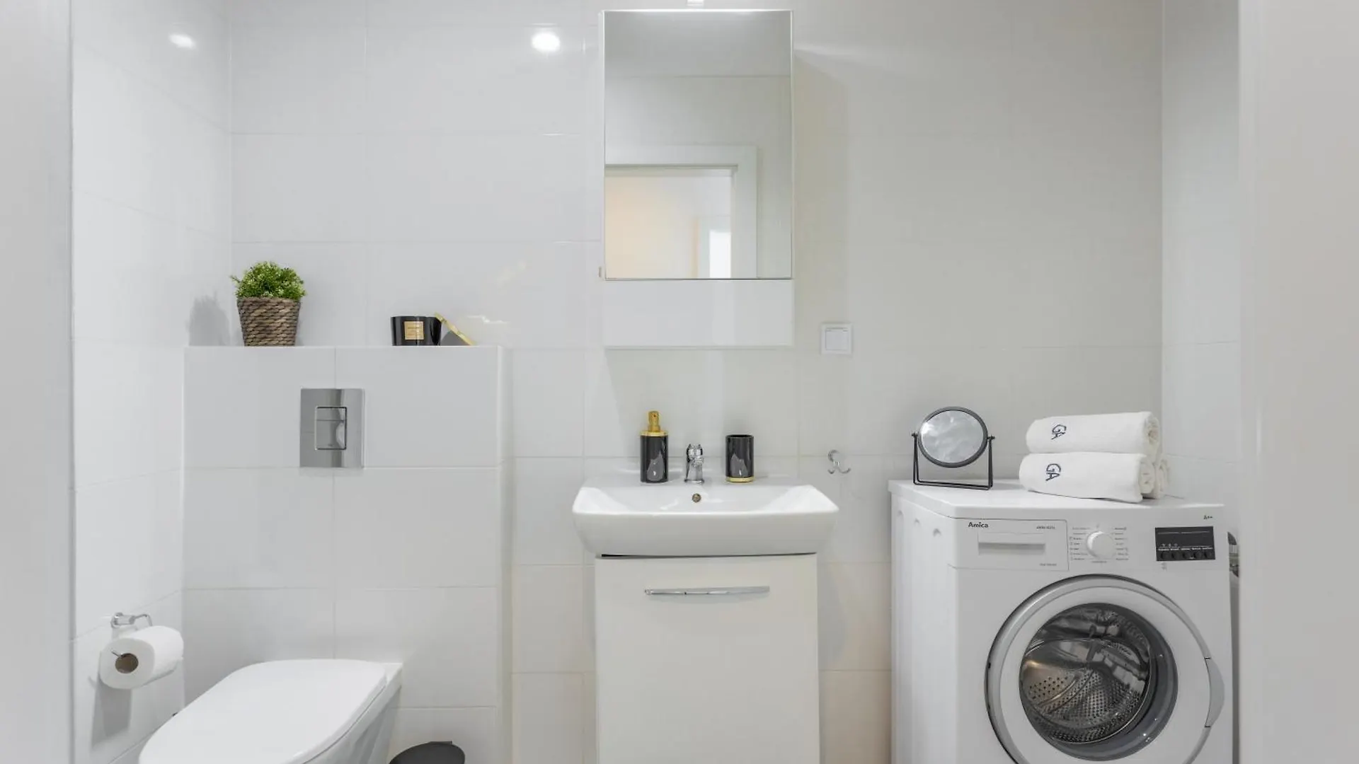 Golden Apartments Warsaw - Big And Bright Stylish Apartments - City Center - Pereca