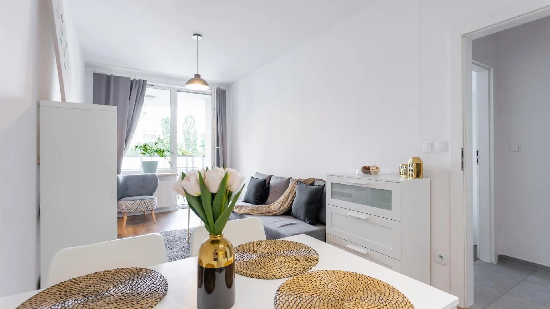 Golden Apartments Warsaw - Big And Bright Stylish Apartments - City Center - Pereca
