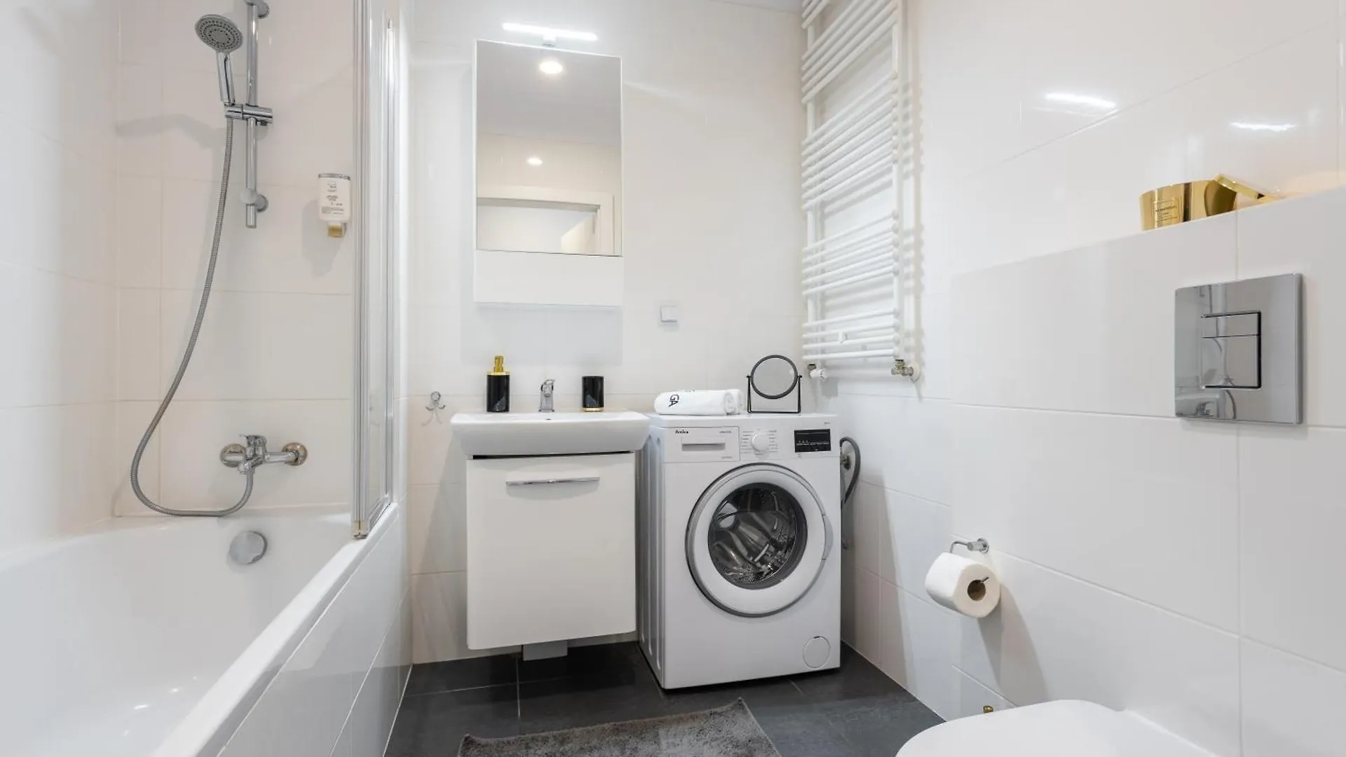 Golden Apartments Warsaw - Big And Bright Stylish Apartments - City Center - Pereca 0*,  Polonia