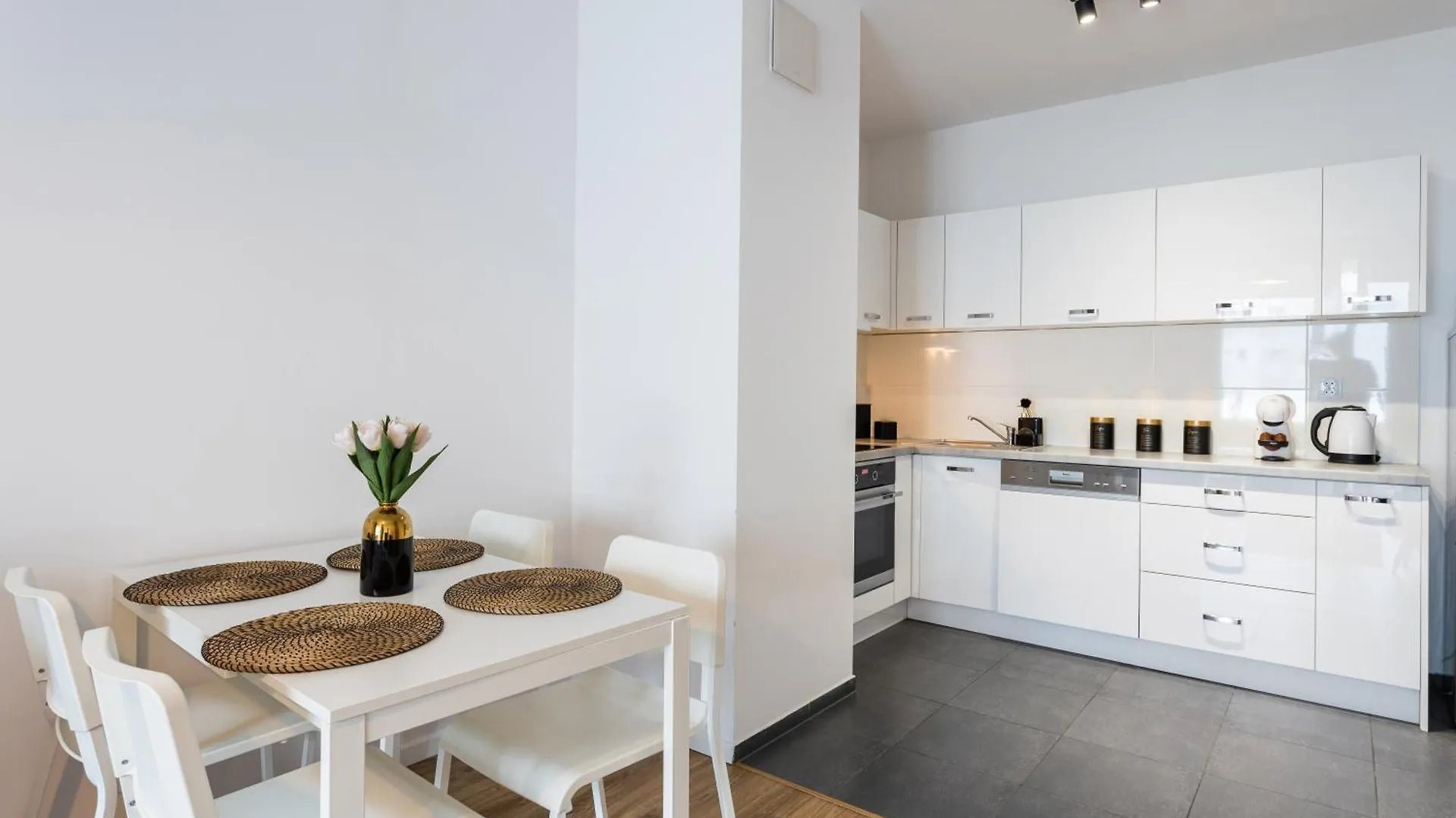 Golden Apartments Warsaw - Big And Bright Stylish Apartments - City Center - Pereca