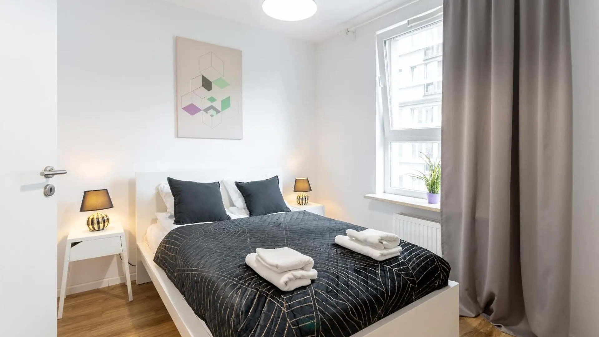 Golden Apartments Warsaw - Big And Bright Stylish Apartments - City Center - Pereca
