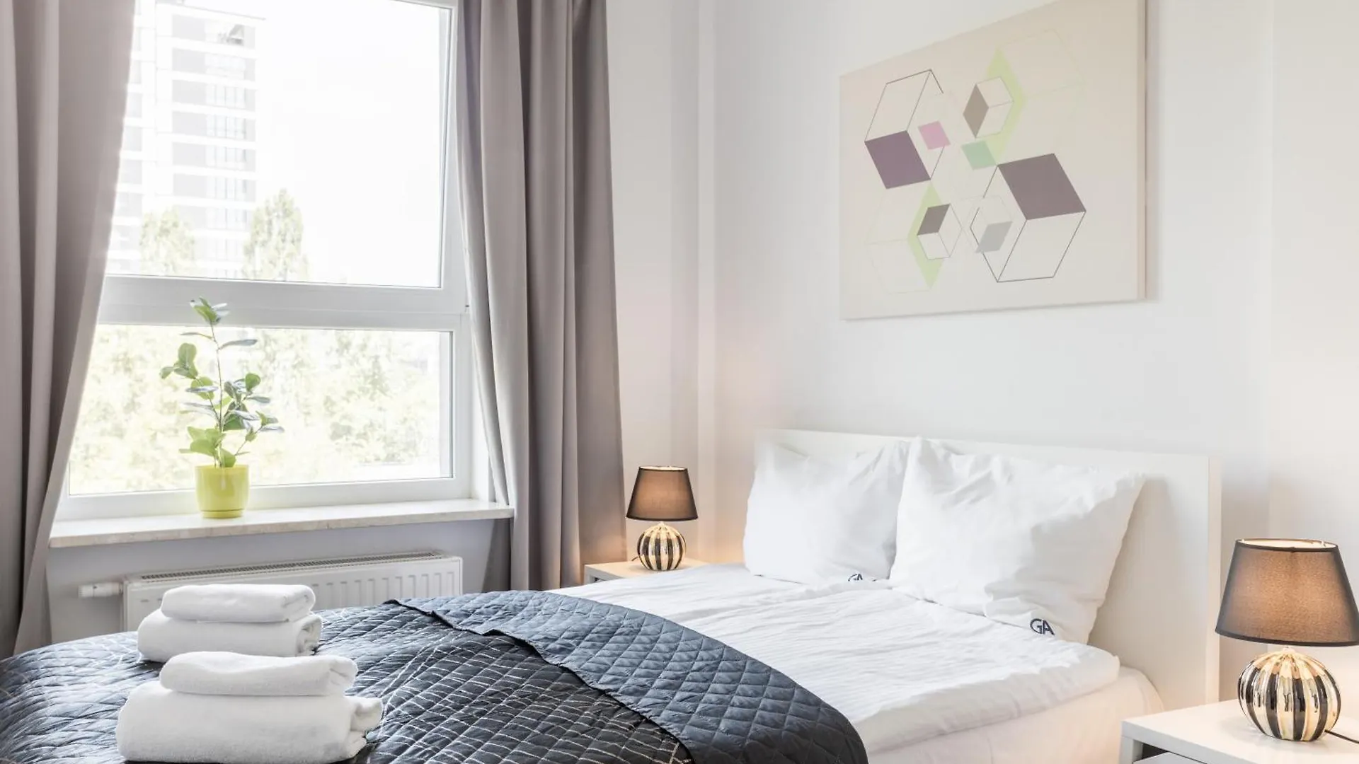Golden Apartments Warsaw - Big And Bright Stylish Apartments - City Center - Pereca