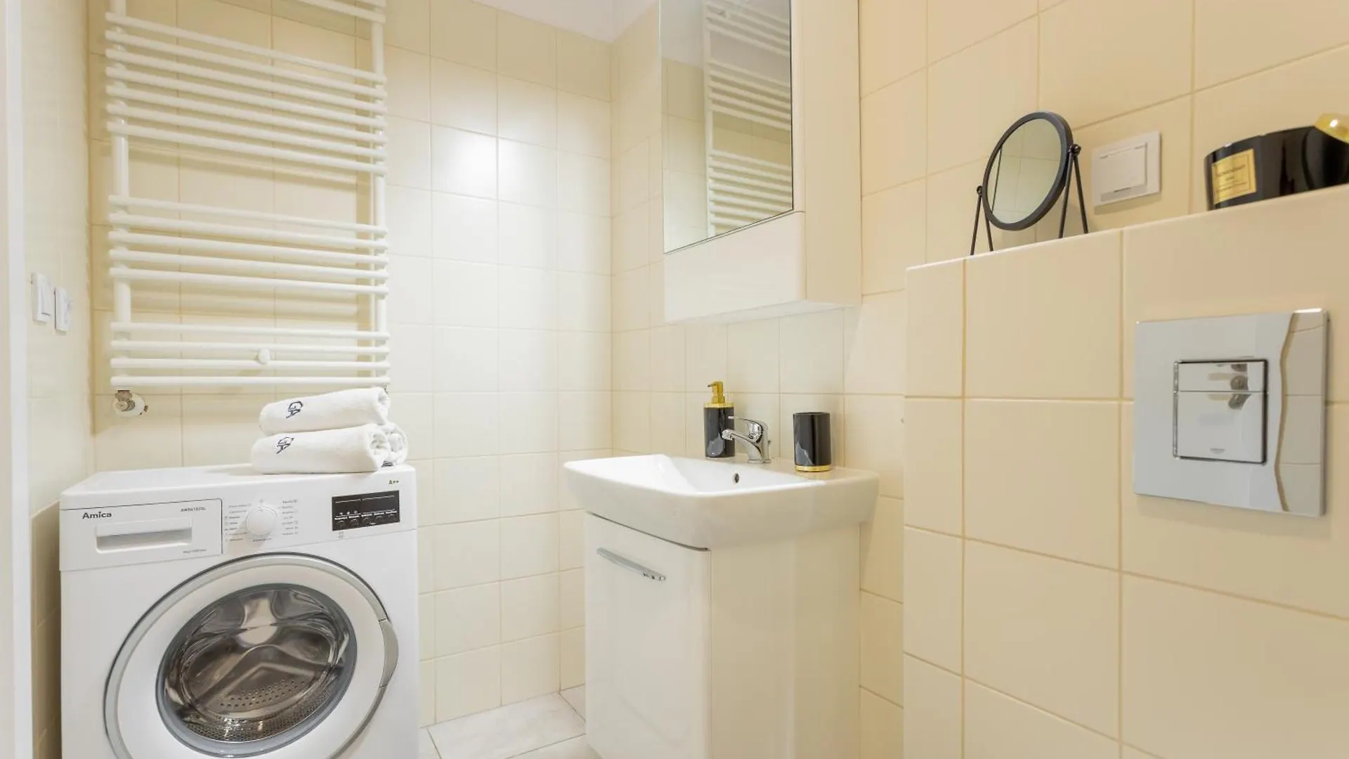 Golden Apartments Warsaw - Big And Bright Stylish Apartments - City Center - Pereca