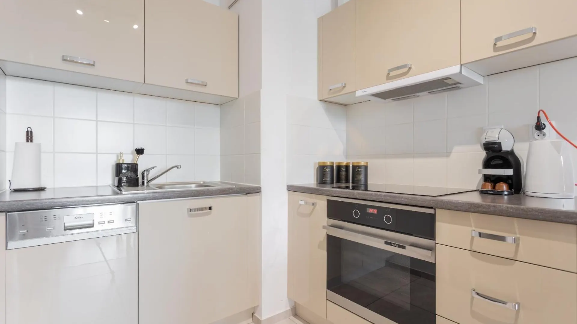 Golden Apartments Warsaw - Big And Bright Stylish Apartments - City Center - Pereca 0*,