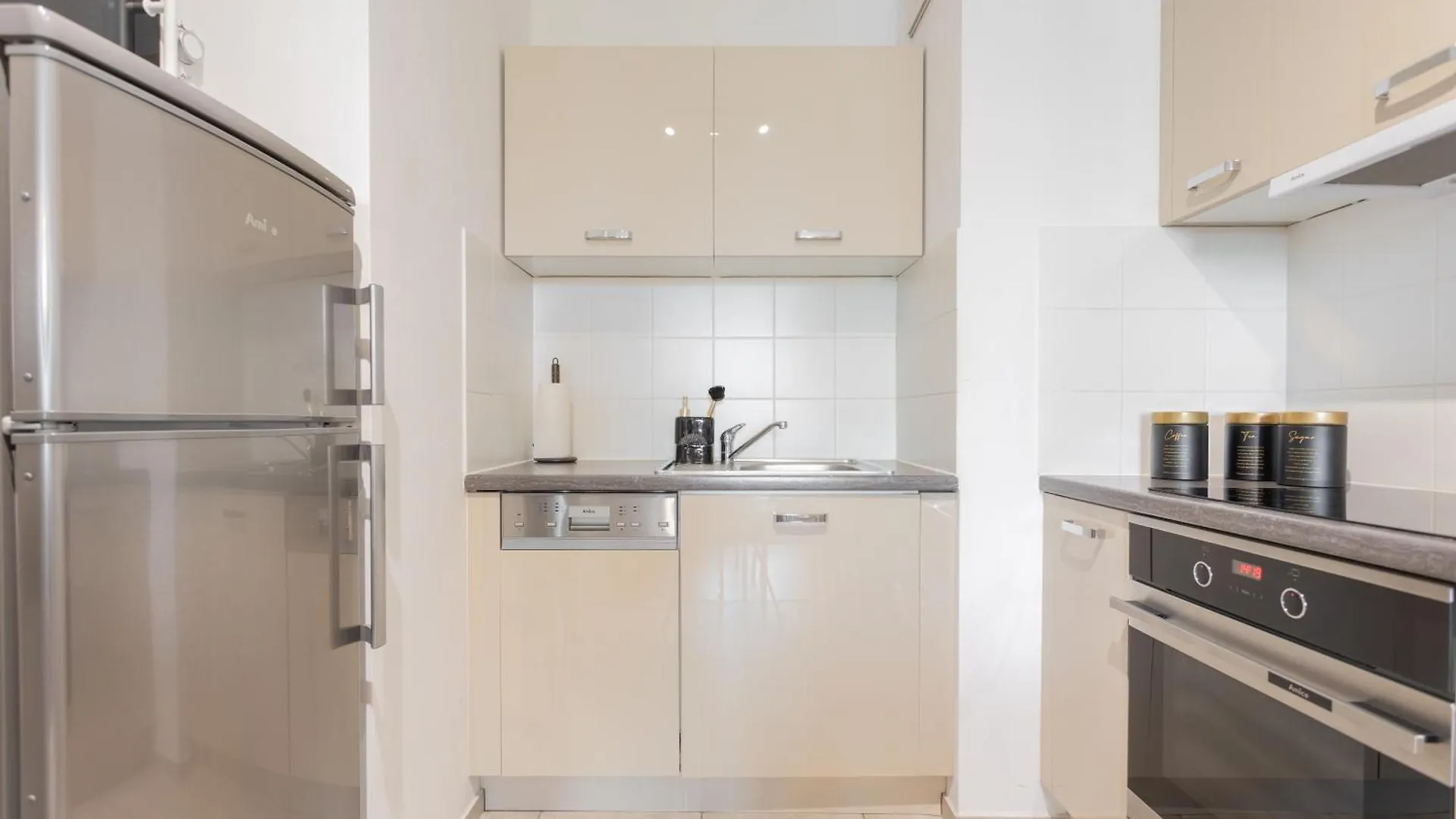 Golden Apartments Warsaw - Big And Bright Stylish Apartments - City Center - Pereca