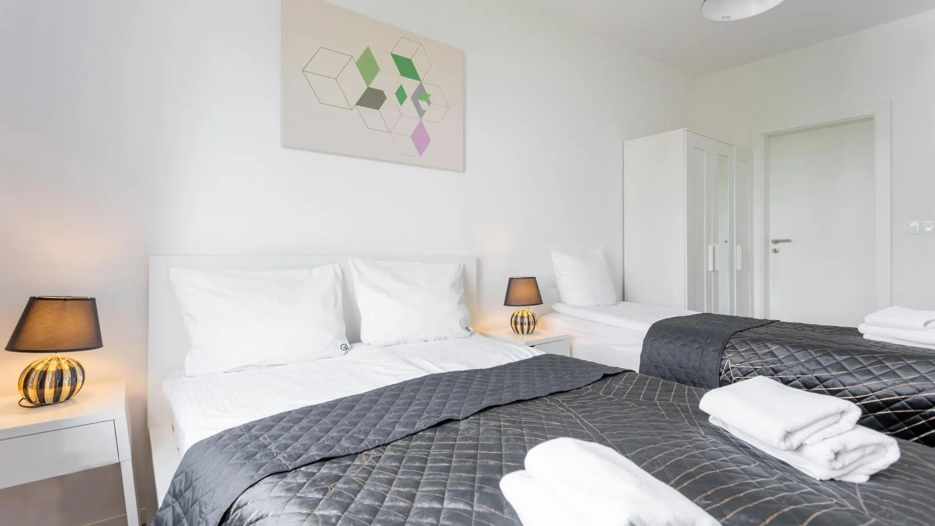 Golden Apartments Warsaw - Big And Bright Stylish Apartments - City Center - Pereca