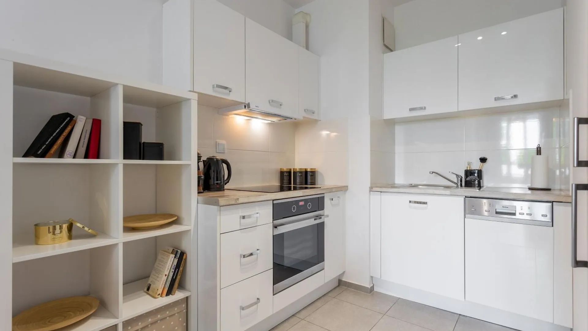 Golden Apartments Warsaw - Big And Bright Stylish Apartments - City Center - Pereca