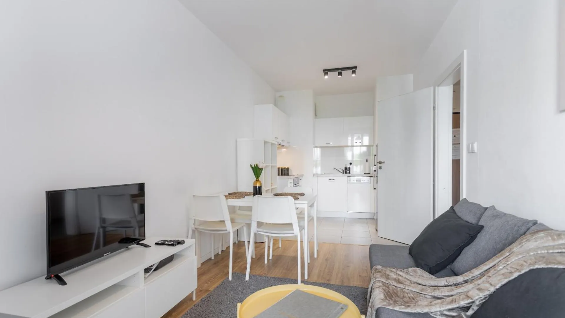 Golden Apartments Warsaw - Big And Bright Stylish Apartments - City Center - Pereca 0*,  Poland