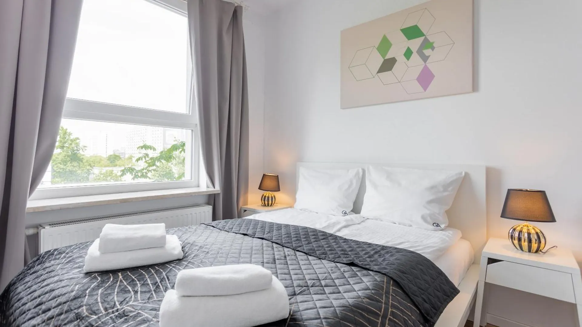 Golden Apartments Warsaw - Big And Bright Stylish Apartments - City Center - Pereca Poland