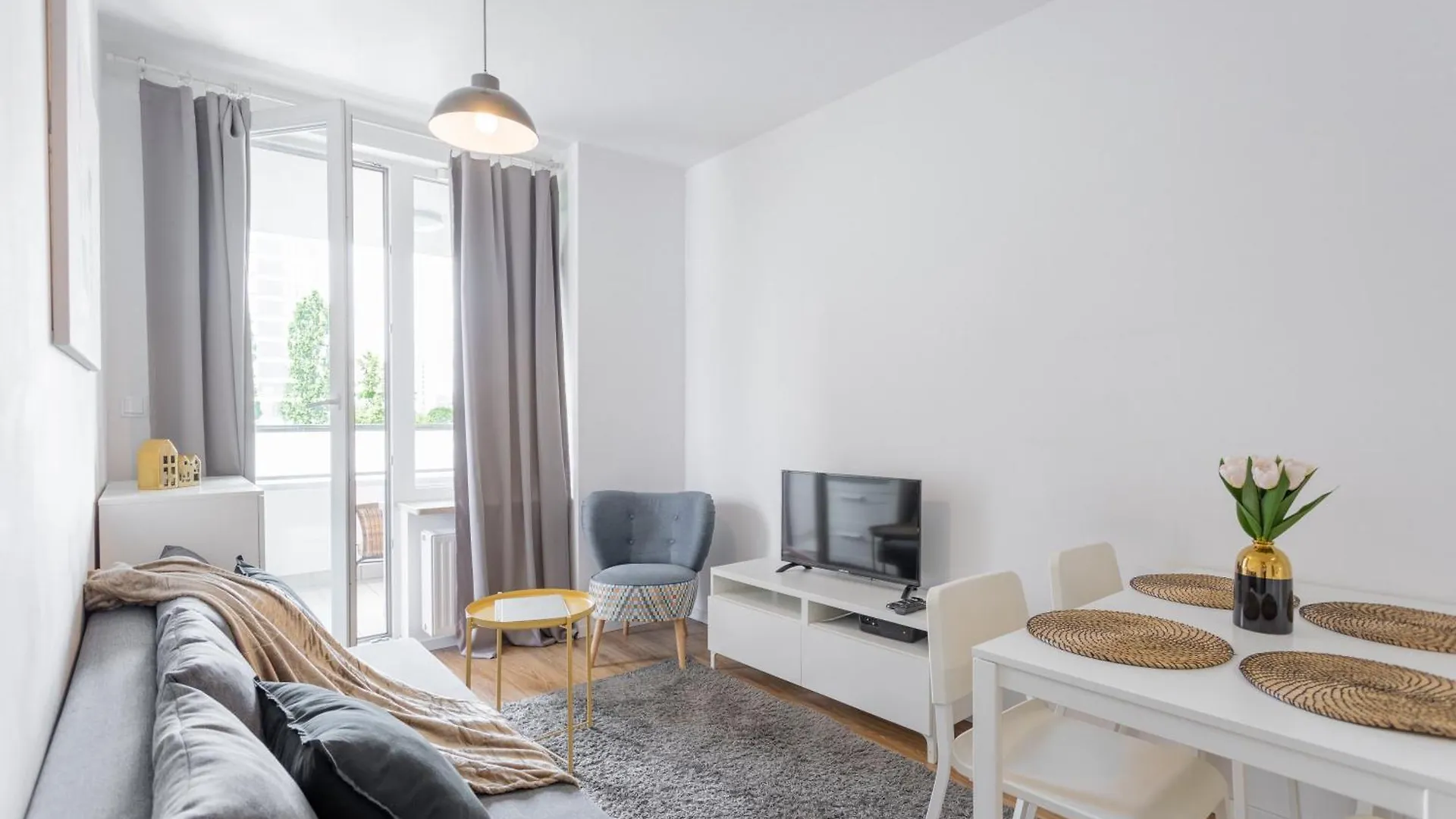 Golden Apartments Warsaw - Big And Bright Stylish Apartments - City Center - Pereca 0*,