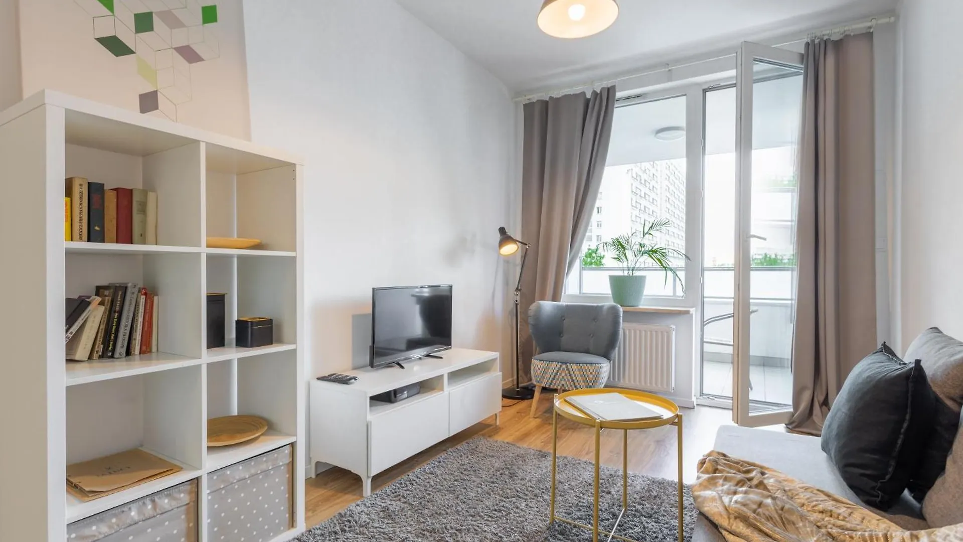 Golden Apartments Warsaw - Big And Bright Stylish Apartments - City Center - Pereca 0*,  Poland