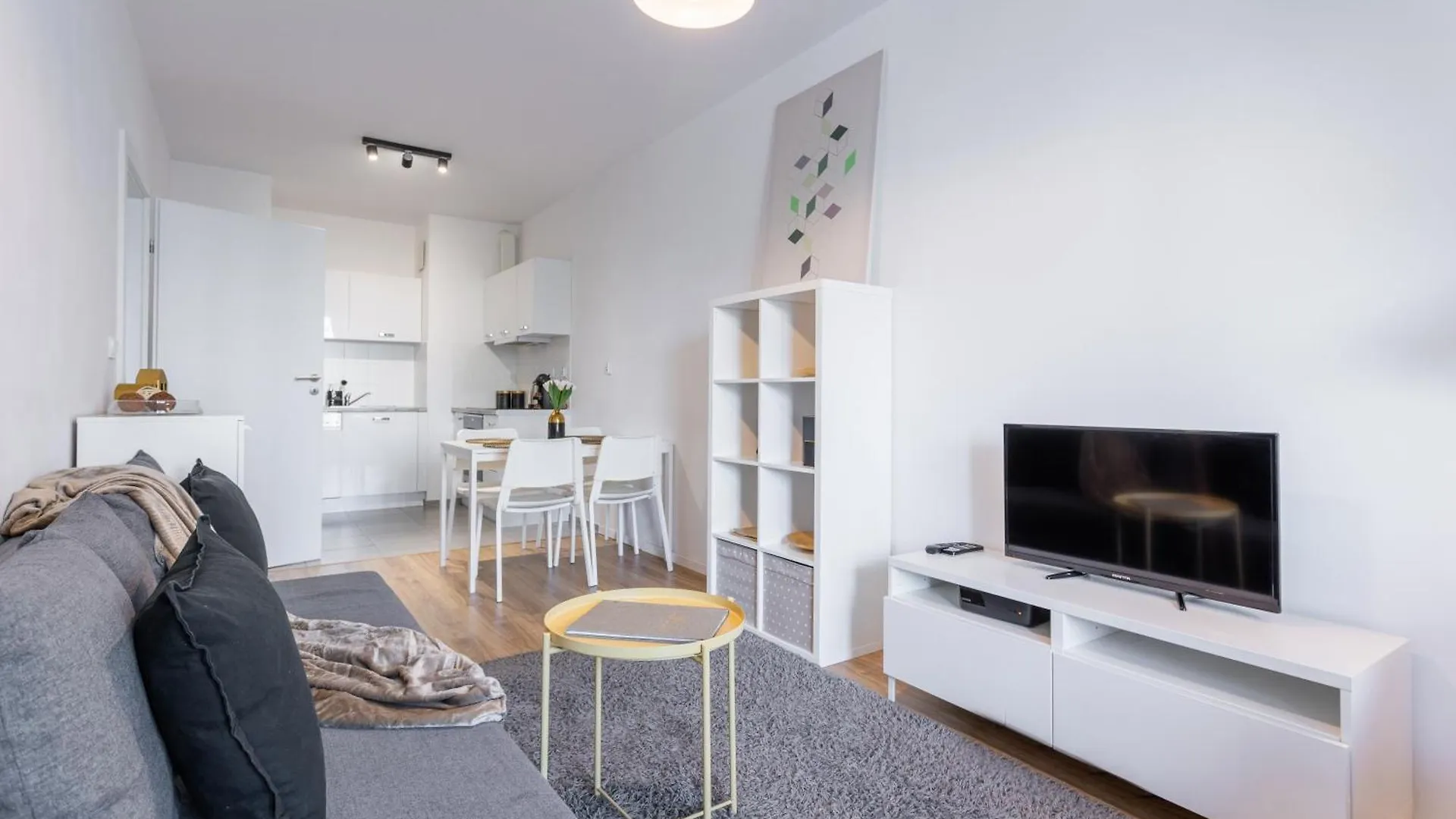 Golden Apartments Warsaw - Big And Bright Stylish Apartments - City Center - Pereca 0*,  Poland