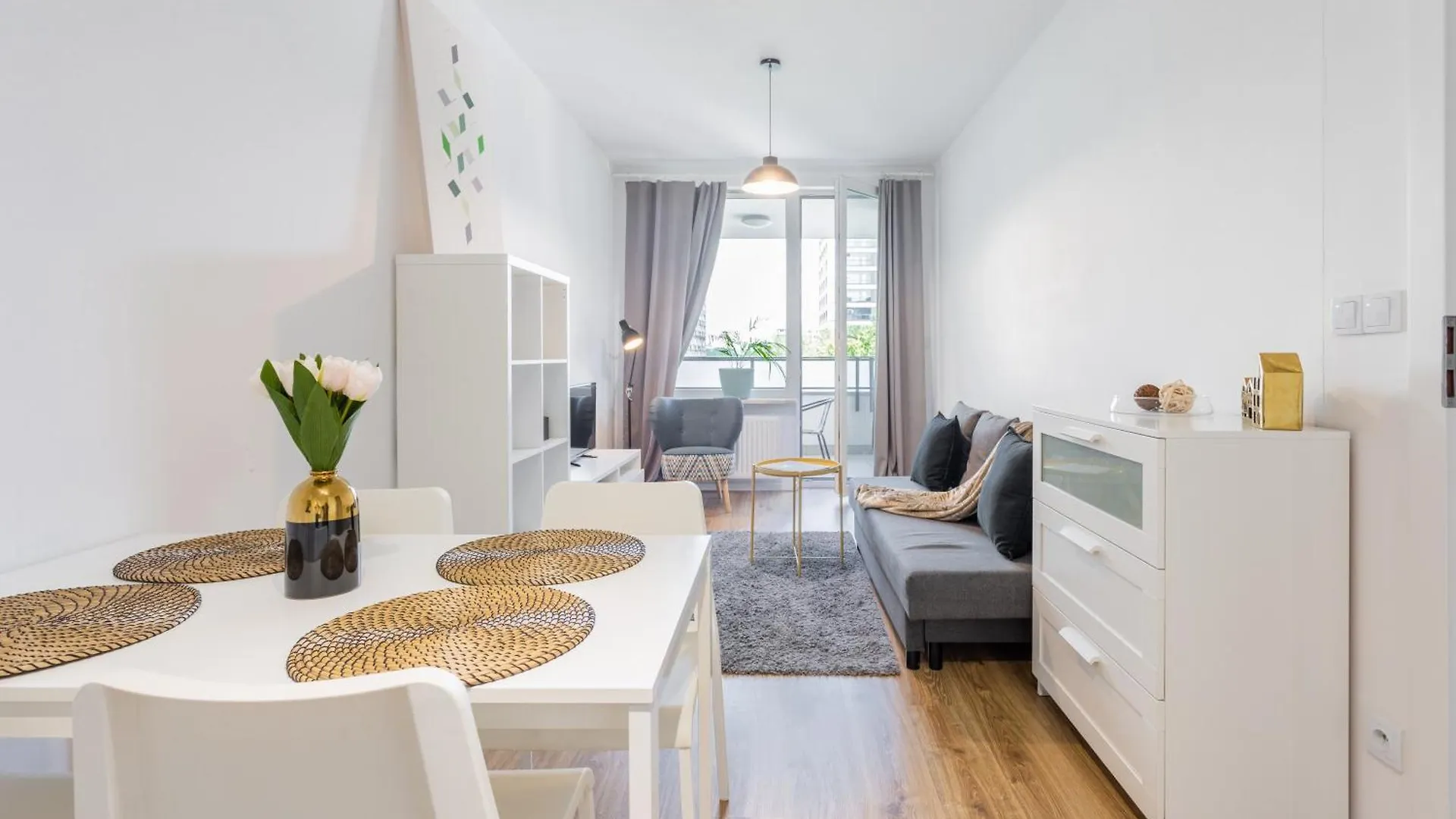 Golden Apartments Warsaw - Big And Bright Stylish Apartments - City Center - Pereca 0*,
