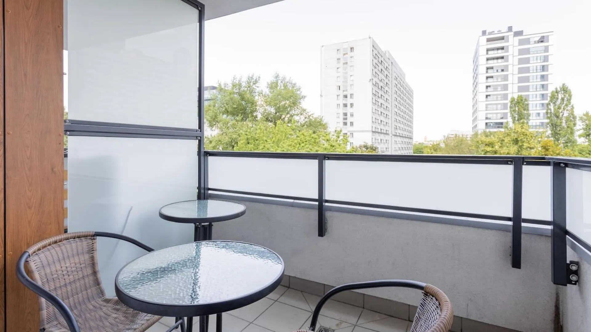 Golden Apartments Warsaw - Big And Bright Stylish Apartments - City Center - Pereca Poland