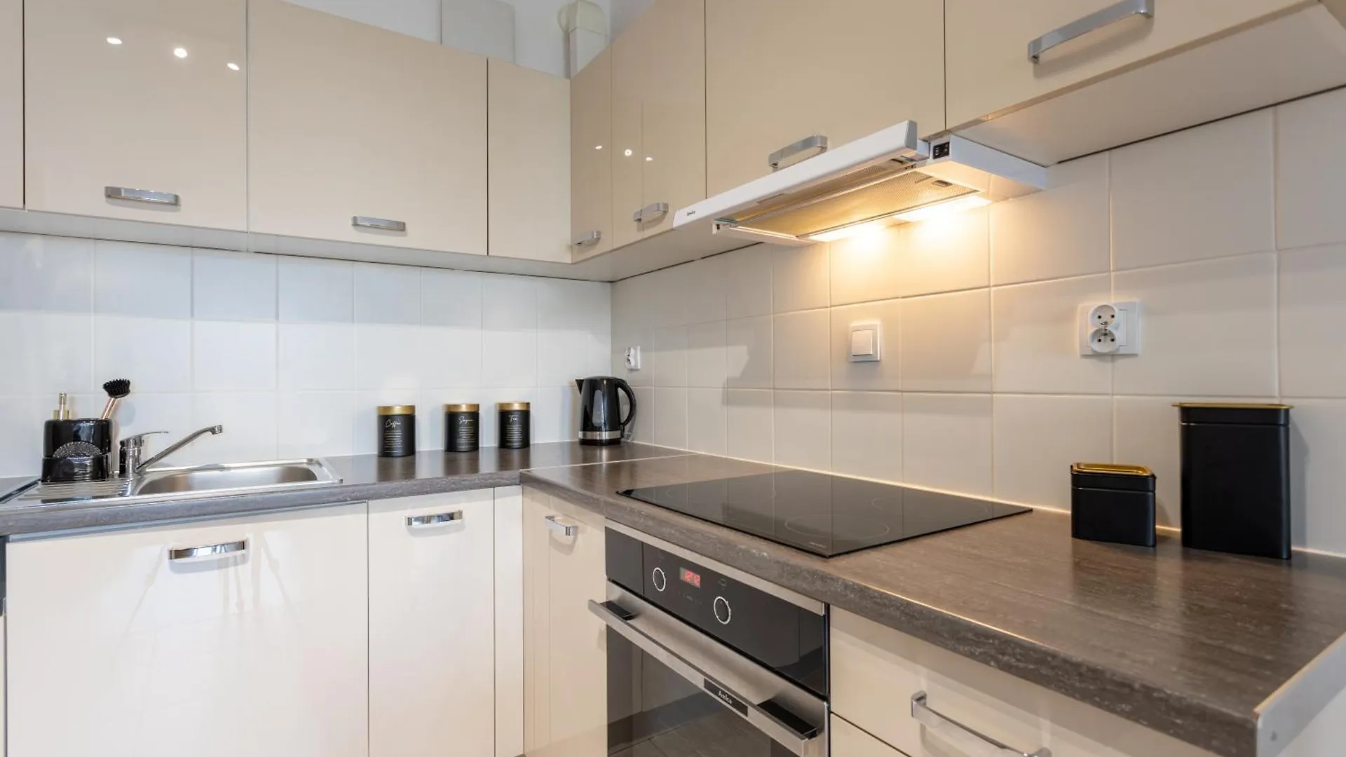 Golden Apartments Warsaw - Big And Bright Stylish Apartments - City Center - Pereca