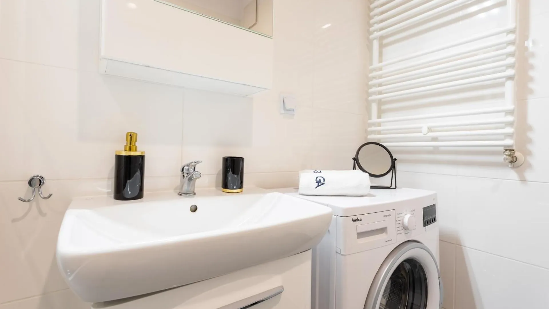 Golden Apartments Warsaw - Big And Bright Stylish Apartments - City Center - Pereca