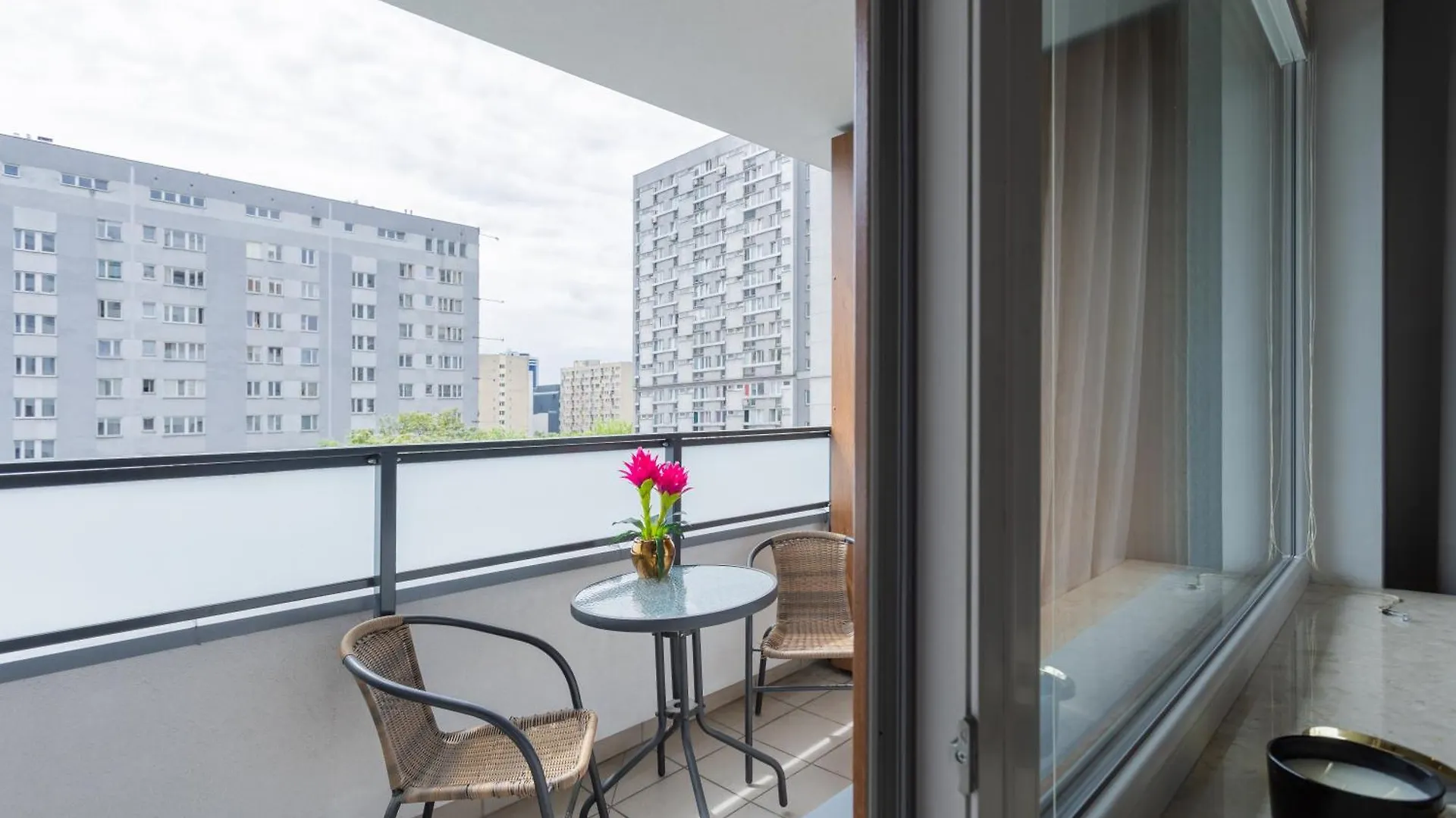 Golden Apartments Warsaw - Big And Bright Stylish Apartments - City Center - Pereca Poland